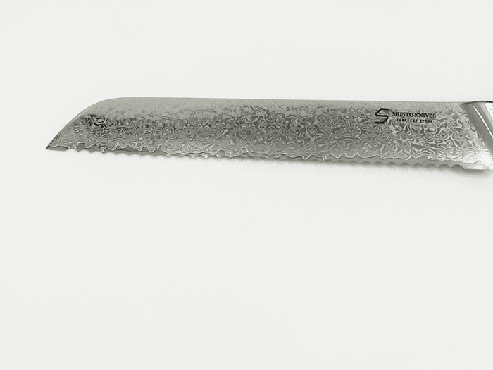 Shinto Brødkniv 20 cm i 67-lags damaskusstål med elegant design