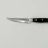 Shinto Steakknive Fūjin i 67 lag Damaskusstål, designet til at give en uovertruffen skæreevne og stilfuldt design til hver bøf.