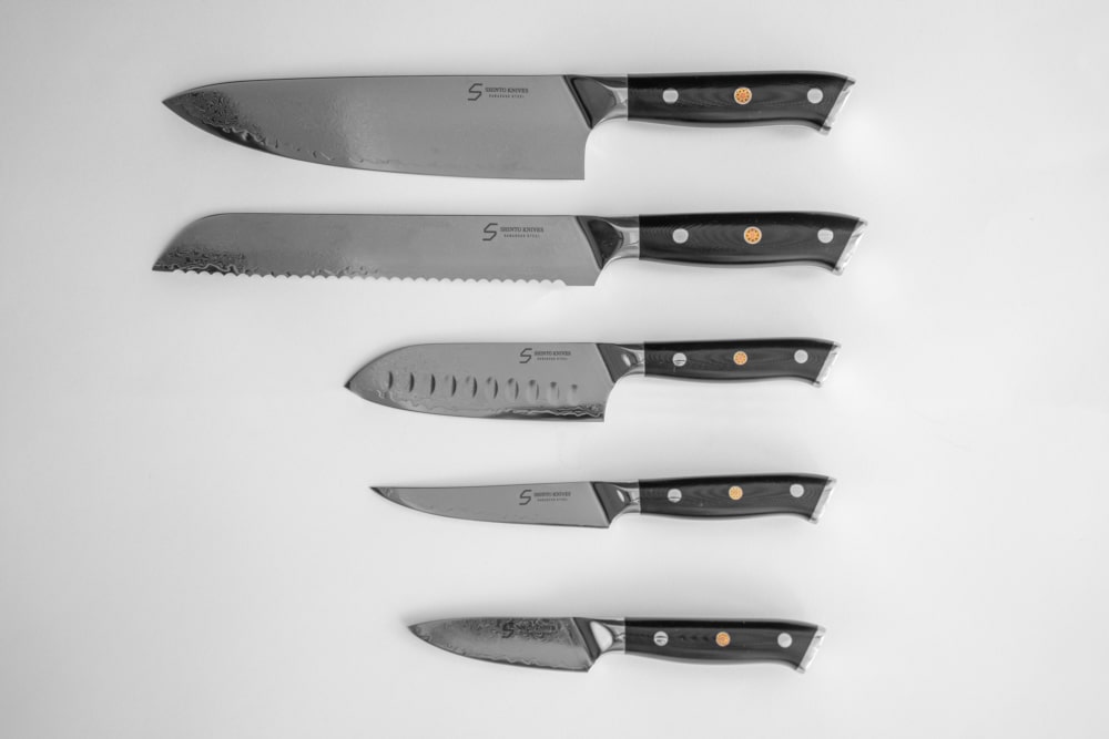 Se Alle knive + 4 steakknive hos Shintoknives.dk