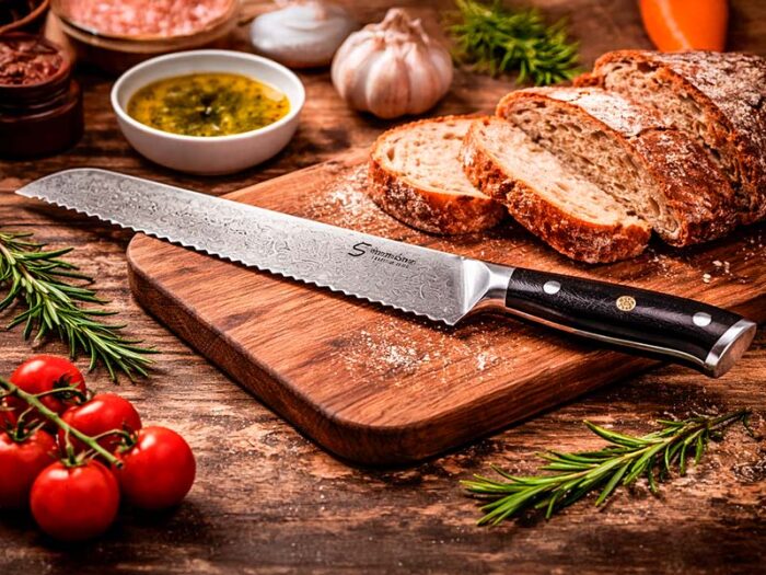 Shinto Brødkniv 20 cm i 67-lags damaskusstål med elegant design