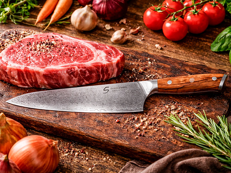 Kami Kokkekniv i damaskusstål med oliventræshåndtag – japansk præcision og elegant design