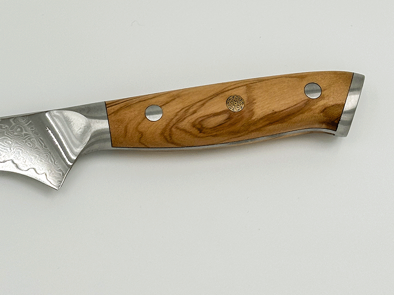 Kami Udbenerkniv i damaskusstål med oliventræ – japansk præcision og elegant design