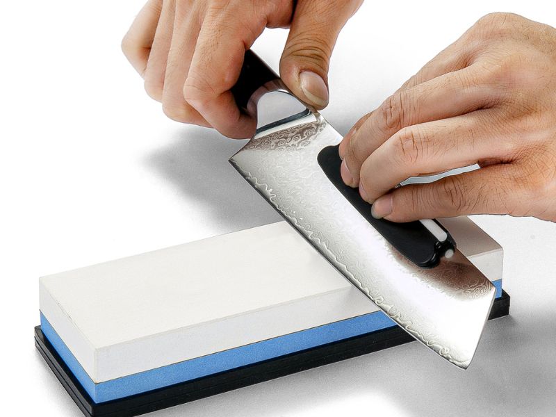 Dobbeltsidet slibesten med korn 1000 og 3000 – velegnet til grovslibning og finpolering af køkkenknive