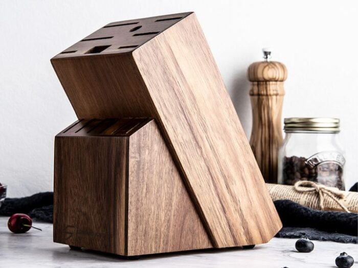 Knivblok i bæredygtigt gummitræ – Eksklusiv knivholder til 14 knive | Shinto Knives