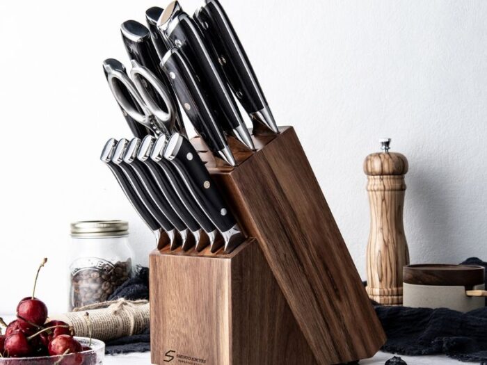 Knivblok i bæredygtigt gummitræ – Eksklusiv knivholder til 14 knive | Shinto Knives