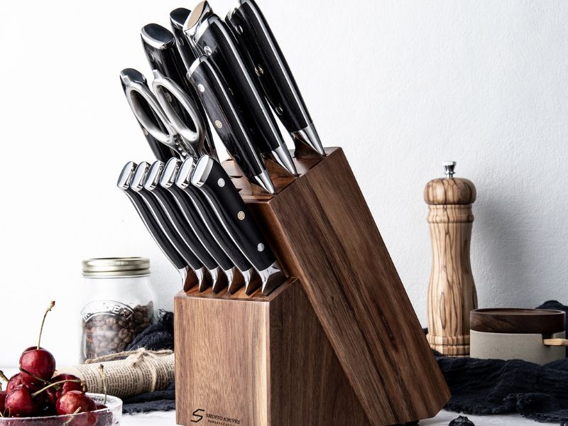 Knivblok i bæredygtigt gummitræ – Eksklusiv knivholder til 14 knive | Shinto Knives