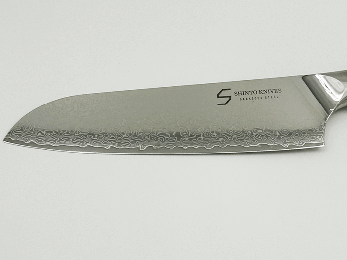Kami Santoku-kniv i damaskusstål med unikt håndtag i oliventræ