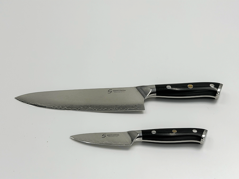 Shinto knivsæt 2 dele med kokkekniv og urtekniv i 67 lag Damaskusstål