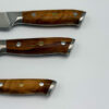 Kami kniv med ergonomisk håndtag i oliventræ med naturlig træstruktur